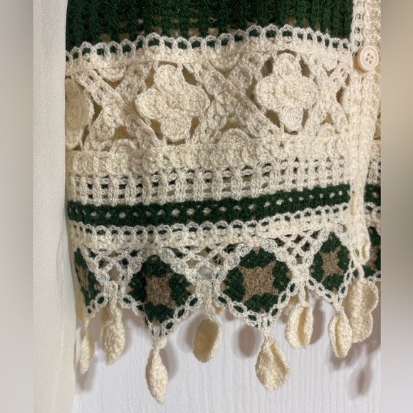 Knits Collection Boho Crochet Hand Knit Buttoned V-Neck Blouse Size Small/Medium - Picture 5 of 8